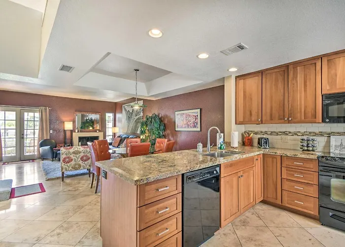 Golf Course Views, Hot Tub Access: Home! Holiday home *
