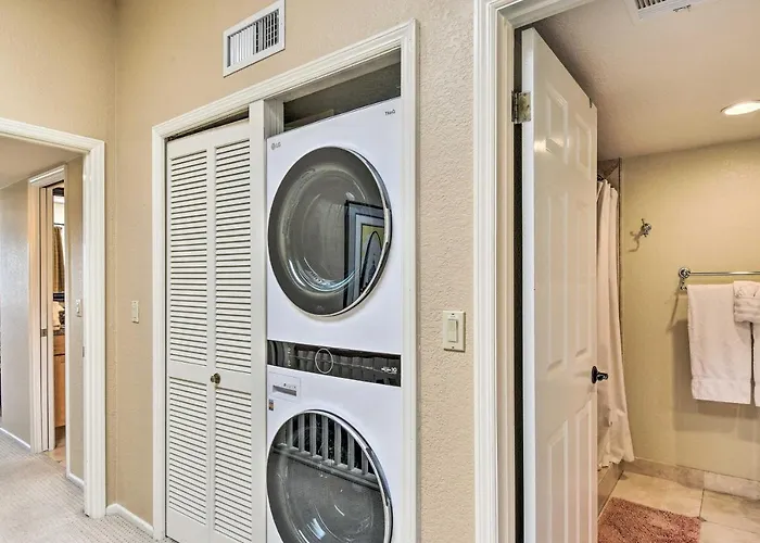 Golf Course Views, Hot Tub Access: Home! Holiday home