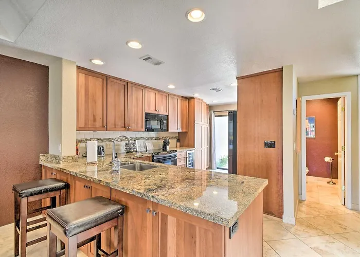 Golf Course Views, Hot Tub Access: Home! *