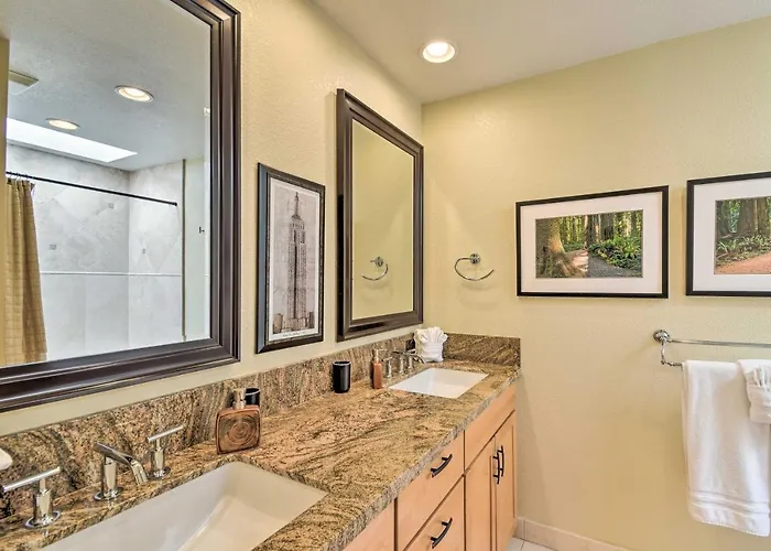Holiday home Golf Course Views, Hot Tub Access: Home!