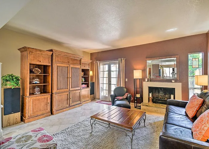 Golf Course Views, Hot Tub Access: Home! Holiday home