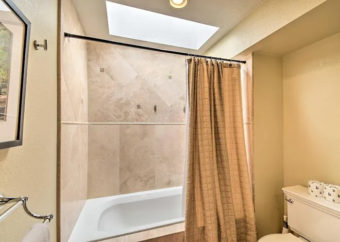 Golf Course Views, Hot Tub Access: Home! Holiday home