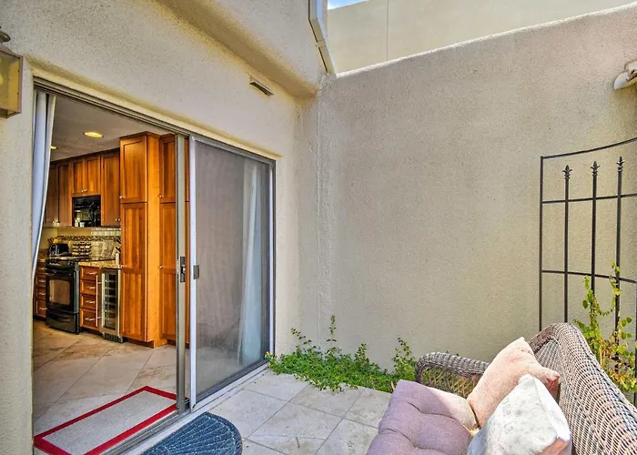 Golf Course Views, Hot Tub Access: Home! Holiday home