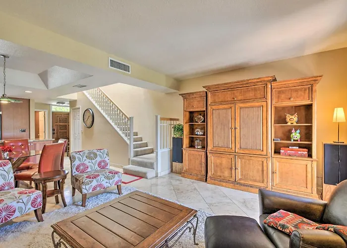 Golf Course Views, Hot Tub Access: Home! Holiday home