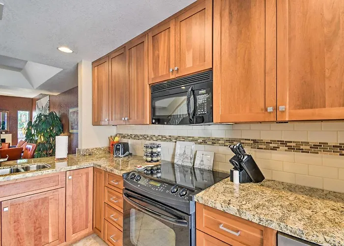 Holiday home Golf Course Views, Hot Tub Access: Home!