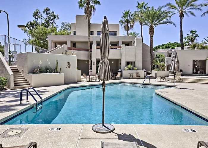 Holiday home Golf Course Views, Hot Tub Access: Home!